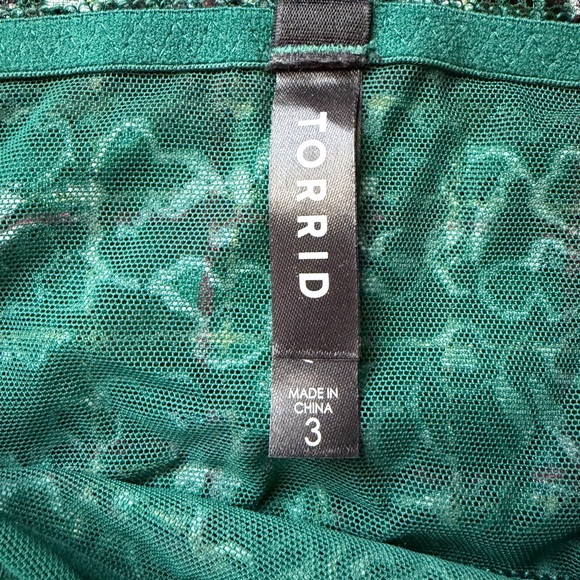 torrid Emerald Green Lace Bralette with Dark Trim - Picture 3 of 3